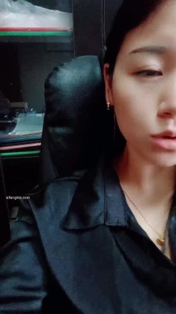 【寂寞财务姐姐】办公室玩跳蛋 厕所同事撒尿声音都听到~ ~ 这班上得真是刺激，黑丝骚逼，人气爆棚 截图7