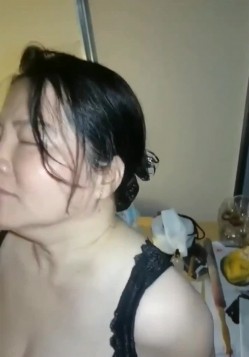 小伙家里约炮同一栋小区的“邦阿姨”奶大B肥 ️真扛操完美露脸 截图2