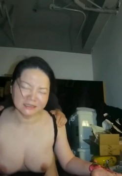 小伙家里约炮同一栋小区的“邦阿姨”奶大B肥 ️真扛操完美露脸 截图10