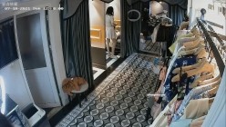 黑客破解摄像头 ️监控偷拍三个服装店内摄像头记录试衣过程 截图3