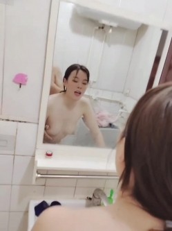 财政处上班的小秘，下了班和男友爱爱，洗完澡直接在浴室来一发，后入，叫声蛮风骚滴！ 截图11