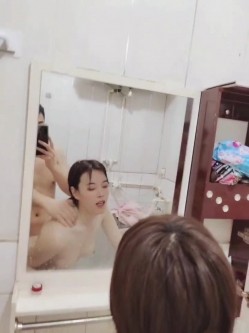 财政处上班的小秘，下了班和男友爱爱，洗完澡直接在浴室来一发，后入，叫声蛮风骚滴！ 截图12