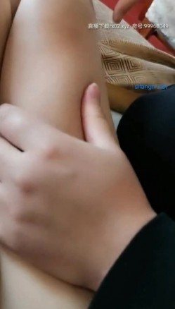 美女逼毛抓起小辫子〖晴儿妹妹〗学生装勾搭上门按摩师啪啪打炮 胆真大竟无套做爱还内射 做完洗鸳鸯浴 截图4