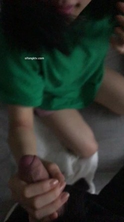 【泄密】最新泄密情侣自拍流出，极品女生颜射吃精 截图1