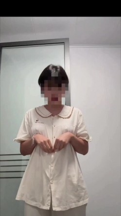 短发母狗的丝袜是真的多，肉丝黑丝白丝红丝紫丝 奶子也挺翘毛毛好多性欲强盛 截图10