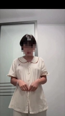 短发母狗的丝袜是真的多，肉丝黑丝白丝红丝紫丝 奶子也挺翘毛毛好多性欲强盛 截图12