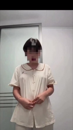 短发母狗的丝袜是真的多，肉丝黑丝白丝红丝紫丝 奶子也挺翘毛毛好多性欲强盛 截图13