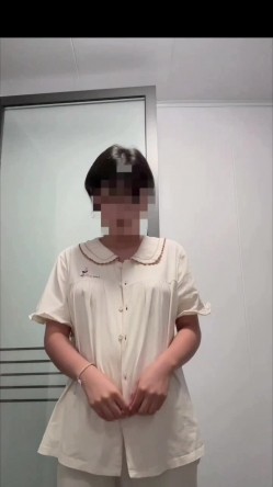 短发母狗的丝袜是真的多，肉丝黑丝白丝红丝紫丝 奶子也挺翘毛毛好多性欲强盛 截图14