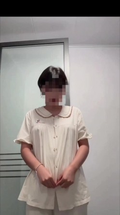 短发母狗的丝袜是真的多，肉丝黑丝白丝红丝紫丝 奶子也挺翘毛毛好多性欲强盛 截图15
