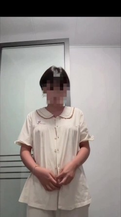 短发母狗的丝袜是真的多，肉丝黑丝白丝红丝紫丝 奶子也挺翘毛毛好多性欲强盛 截图16