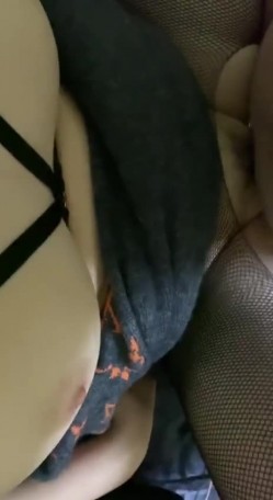 推特极品00后巨乳小母狗kimheezk被调教的非常好 想不想牵一下母狗的肥臀大奶呢？真羡慕她主人 截图15