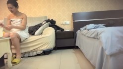 熟女探花_妩媚妖娆红内衣御姐，镜头前特写口交，床上激情啪啪 截图2