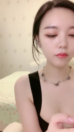 绿播女神下海，超漂亮，【火龙果】，扒穴自慰，极致诱惑，逼逼真美，颜值看了必须给好评，超赞推荐 截图1