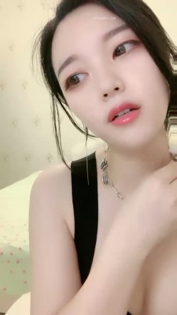 绿播女神下海，超漂亮，【火龙果】，扒穴自慰，极致诱惑，逼逼真美，颜值看了必须给好评，超赞推荐 截图2