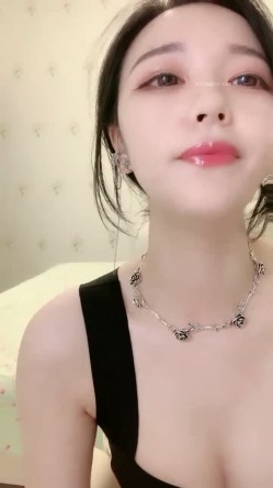绿播女神下海，超漂亮，【火龙果】，扒穴自慰，极致诱惑，逼逼真美，颜值看了必须给好评，超赞推荐 截图6