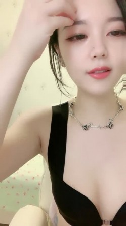 绿播女神下海，超漂亮，【火龙果】，扒穴自慰，极致诱惑，逼逼真美，颜值看了必须给好评，超赞推荐 截图7