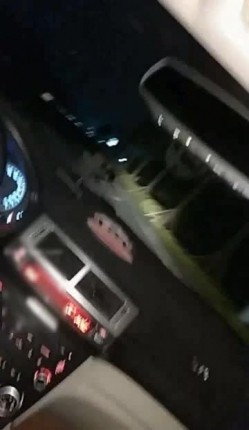 非常刺激的女主播和炮友路边工地门口车震不知为啥炮友下车和门卫老头吵架了 截图7
