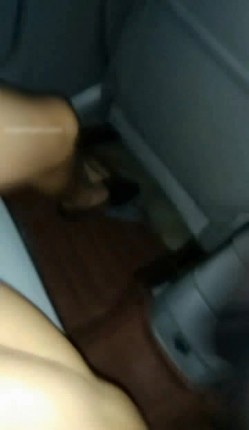 非常刺激的女主播和炮友路边工地门口车震不知为啥炮友下车和门卫老头吵架了 截图12