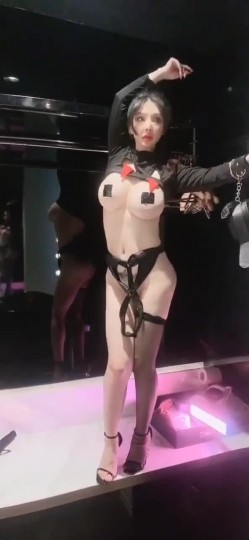 《顶级女神 最新私拍》初代网红模特鼻祖，极品外围名媛【潘娇娇】作品，撩人情趣爆炸巨乳完美身材漏出无毛鲍鱼 截图16