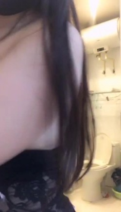 大胸黑丝小表妹激情一多，这奶子又大又软，逼逼很肥自慰呻吟，看着有点胖一般的鸡巴满足不了 截图6