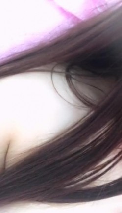 大胸黑丝小表妹激情一多，这奶子又大又软，逼逼很肥自慰呻吟，看着有点胖一般的鸡巴满足不了 截图16