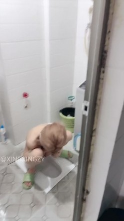 ️18岁极品【茉莉璐】极品校花下海~深喉口交 多名精神小伙啪3P 截图7