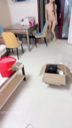 ️18岁极品【茉莉璐】极品校花下海~深喉口交 多名精神小伙啪3P 截图10