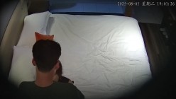 ️精品酒店高清偷 ️拍恋物癖小哥闻高颜值女友穿过高跟鞋臭脚后再操她无毛小穴 截图1