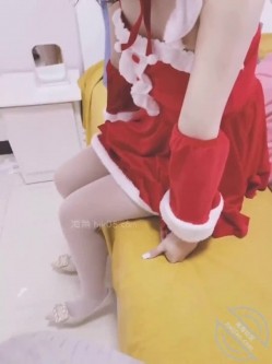 原创海角大神【妹妹的第一次给了我】付费钻石贴！公共场合搞，野战被路人给看光了 截图2