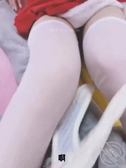 原创海角大神【妹妹的第一次给了我】付费钻石贴！公共场合搞，野战被路人给看光了 截图5