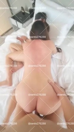 母狗调教师【泽塔控】滴蜡封逼 双洞跳蛋 两只母狗 双倍快乐！惩罚完狠狠的艹一顿 直接拽到床角 扯着绳子狠狠的后入内射 截图15