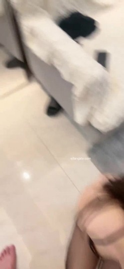 露脸才是王道！颜值天花板极品身材某航空姐工作期间是女神下班就成为金主母狗各种淫乱自拍很反差 截图2
