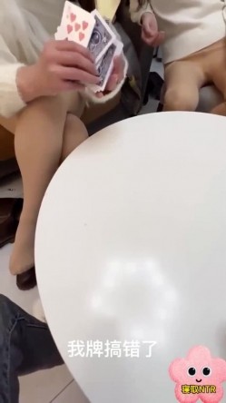 绿帽大神寝取NTR ️老婆生完孩子性冷淡无奈带她参加换妻聚会找找刺激让别的男人操她对方夫妻居然调教她舔交合处 截图7