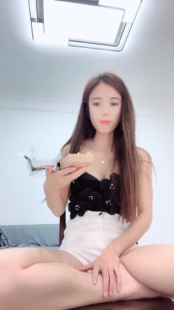 校花学姐下海！好美啊~【妮妮这呢】道具自慰！ 截图2