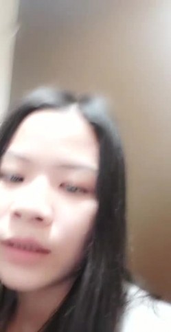 专搞户外的姐姐来到肯德基店不走了，去里面卫生间玩一下，高跟大长腿厕所内全裸自慰特写，道具插入，呻吟好骚 截图6