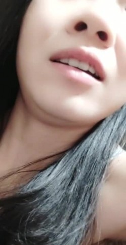 专搞户外的姐姐来到肯德基店不走了，去里面卫生间玩一下，高跟大长腿厕所内全裸自慰特写，道具插入，呻吟好骚 截图7