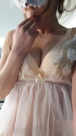【最新性爱 ️淫荡母狗】白皙爆奶骚少妇『Couple』十月新作 制服诱惑欲海妖姬 激情3P前怼后操 高清720P版 截图11
