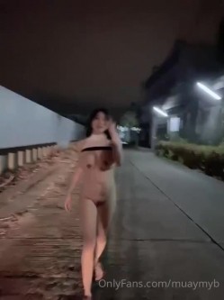 【你的淫荡姨妈】泰国轻熟人妻型巨乳网黄御姐「Muaymyb」露脸大尺度私拍 风骚露出男女通吃多穴满足 截图12