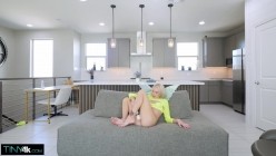 Tiny4K.26.02.12.Aurora.Vixen.Pixie.Sized.XXX.720p.MP4-XXX[XC] 截图11