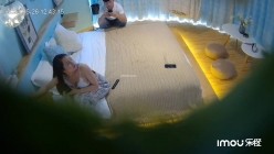 乐橙主题酒店偸拍情侣开房造爱，长发气质御姐，肤白人美胸大，被小伙肏的欲仙欲死 截图3