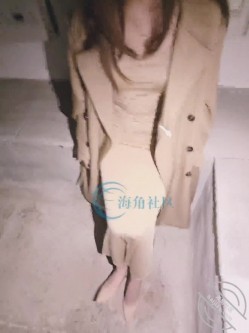 嫂子喜欢上了漏出野战的感觉，深夜主动拉着我去车库漏出野战 截图13