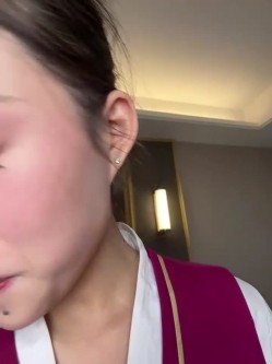 空姐被干了【优优baby】真实空姐和机长吃鸡舔穴舔脚 无套啪啪 户外 车里 截图4