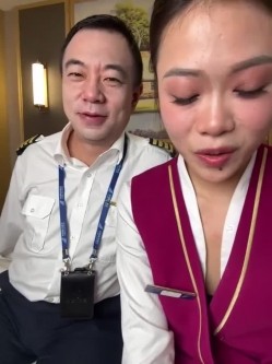 空姐被干了【优优baby】真实空姐和机长吃鸡舔穴舔脚 无套啪啪 户外 车里 截图5