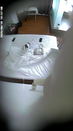 上帝视角真实记录情侣PK偸情~各种反差小贱人中年熟女开房滚床单~刚射完歇一小会又搞起来 截图4