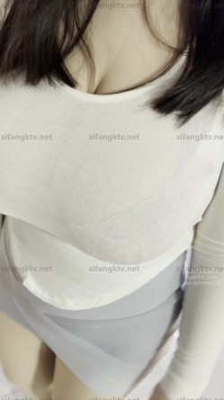 【巨乳肥臀 ️白虎穴】推特巨乳温柔妹妹『九儿』最新爆乳私拍《我的巨乳女友》打扫卫生身体发热 揉乳玩穴 高清1080P版 截图3