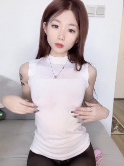 极品黑丝美女，大长腿耶，配上黑丝简直魔楞，自慰娇喘诱惑力满满！ 截图1