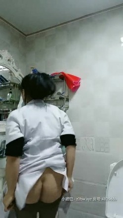 极品风骚巨乳女技师漏着奶子给客户按摩，给狼友看客户的奶子 截图11