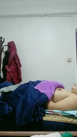 极品风骚巨乳女技师漏着奶子给客户按摩，给狼友看客户的奶子 截图16