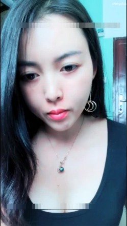 风情极品【KS性感车模】这逼逼简直太骚了，上班车模，家里骚逼，尽显车模本色，身材一级棒，自慰呻吟叫的够骚哦 好想刷个火箭艹喷她！ 截图9