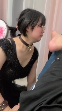 绿帽调教大师『渡先生』九月VIP最新性爱私拍 多人运动+勾引司机+露出调教 高清720P原版 截图7